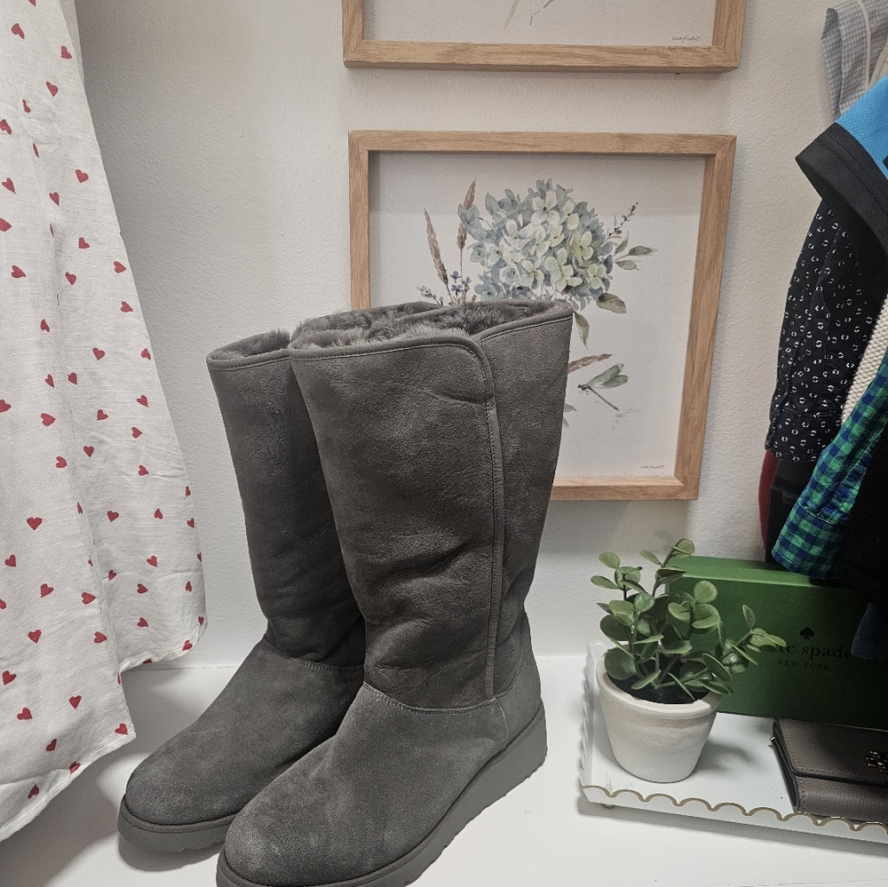 Kara Grey UGG boots size 11